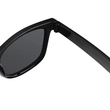 Load image into Gallery viewer, Promotional Sunglasses Classic Style Unisex Sunglasses Cheap Sunglasses